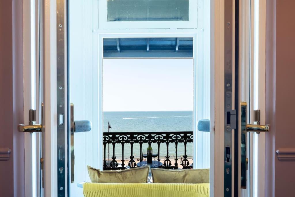 Stylish Beachfront Apartment, Sweeping Ocean Views And Luxury Touches Herne Bay Exterior foto