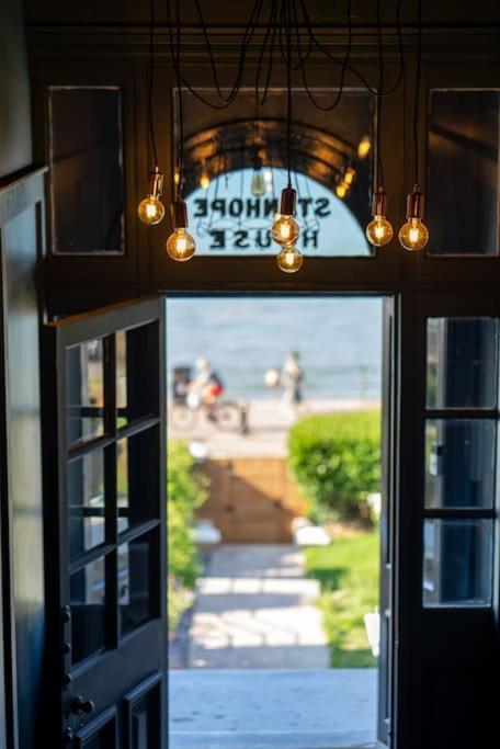 Stylish Beachfront Apartment, Sweeping Ocean Views And Luxury Touches Herne Bay Exterior foto